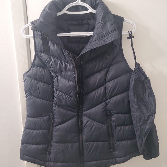 Black vest - Picture 4 of 10